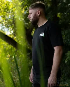 Korda LE Bobbin Tee Black - Korda Fekete Bobbin Mintás Horgász Póló