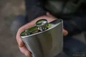 Korum Classic Hip Flask Barbel - Korum Rozsdamentes Laposüveg